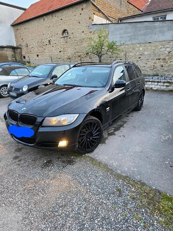 Gebraucht BMW 320 177 PS (130 kW) 2008 Schwarz Kombi