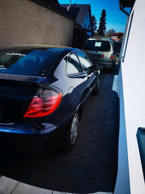 Gebraucht Mercedes C180 129 PS (94 kW) 2001 Blau Coupé