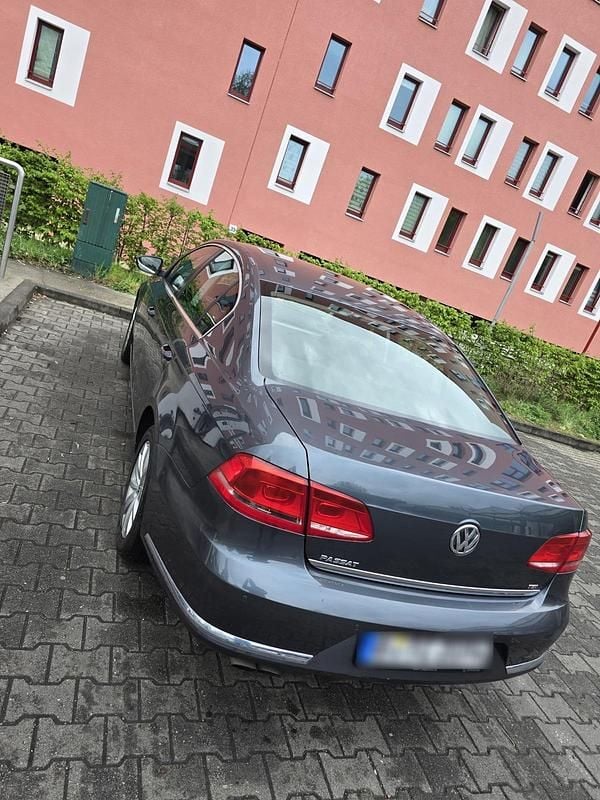 Second-hand VW Passat 160 CP (117 kW) 2013 Gri Berlinǎ