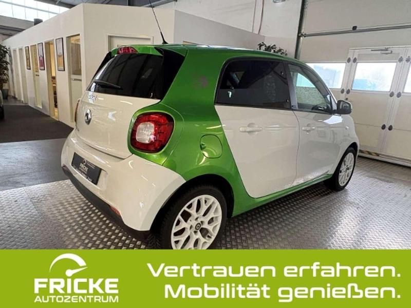 Gebraucht Smart ForFour Electric Drive Passion 60 kW (82 PS) 2018 Weiss Kleinwagen