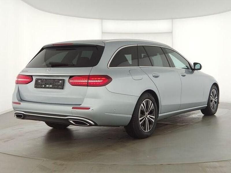 Gebraucht Mercedes E200 160 PS (117 kW) 2023 Hightechsilber  metalliclac Kombi