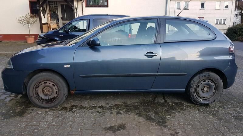 Grau Gebraucht 2006 Seat Ibiza Kleinwagen | 300 € (Superpreis) - Bild 1/4