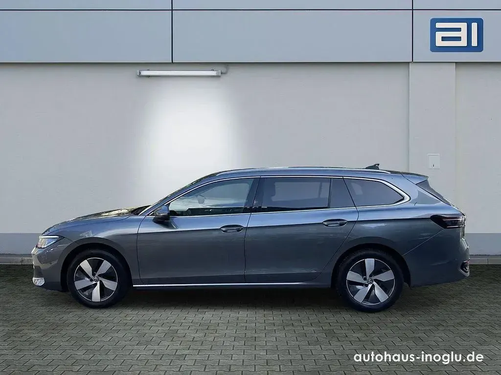 Gebraucht VW Passat Elegance 150 PS (110 kW) 2025 Grau Kombi