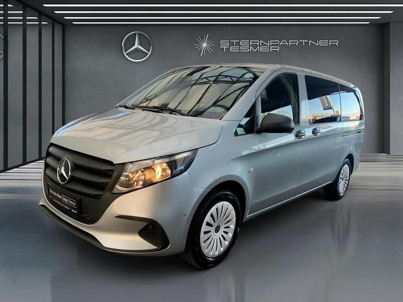 Silber Gebraucht 2024 Mercedes Vito Kombi | 48.900 € - Bild 1/3