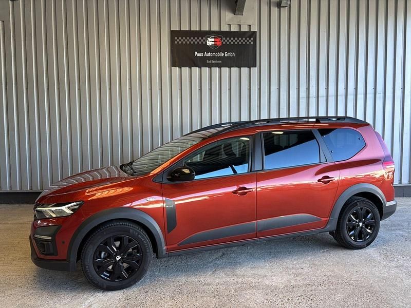 Braun Gebraucht 2022 Dacia Jogger Extreme Kombi | 10.500 € - Bild 1/4