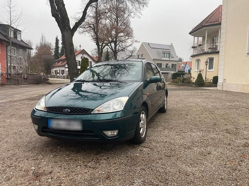 Grün Gebraucht 2002 Ford Focus Kleinwagen | 800 € (Guter Preis) - Bild 1/4
