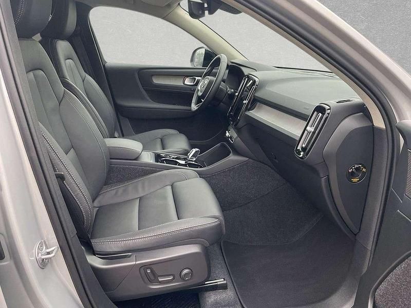 Gebraucht Volvo XC40 Plus 197 PS (144 kW) 2025 Silver dawn SUV