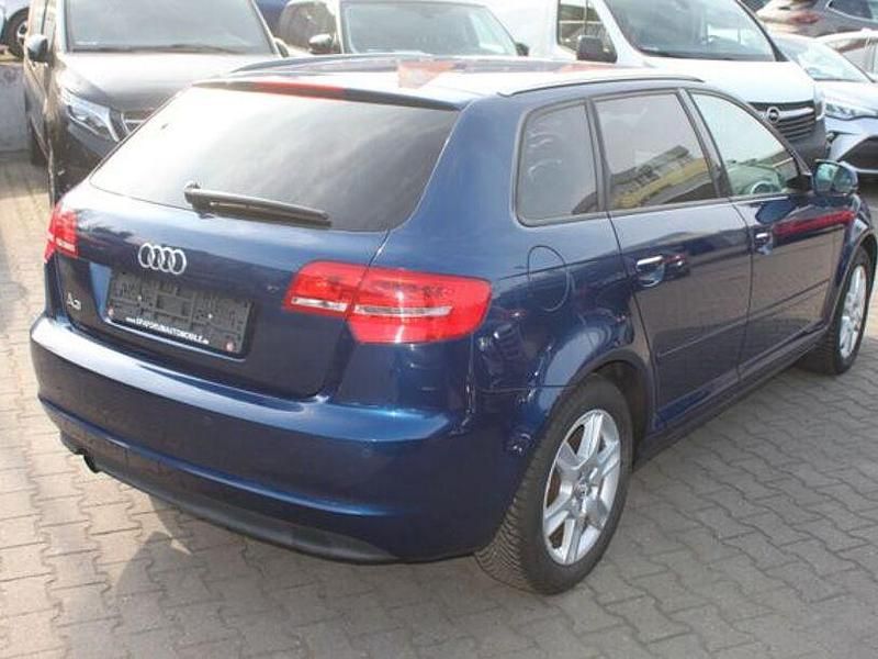 Gebraucht Audi A3 Attraction 105 PS (77 kW) 2010 Blau Kleinwagen