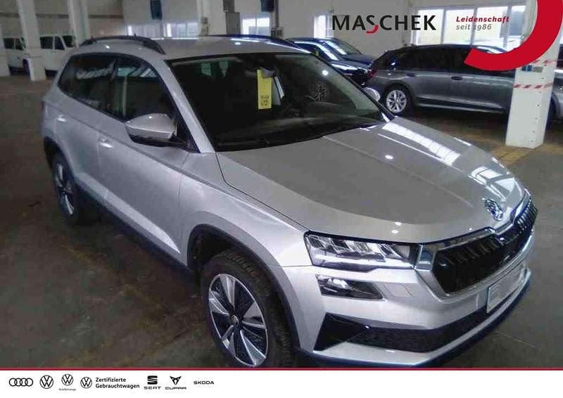 Brillant silber metallic Gebraucht 2023 Skoda Karoq SUV | 26.940 € (Superpreis) - Bild 1/4