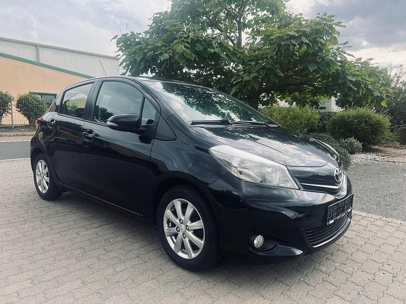 Schwarz Gebraucht 2012 Toyota Yaris Trend Kleinwagen | 4.799 € (Teuer) - Bild 1/4