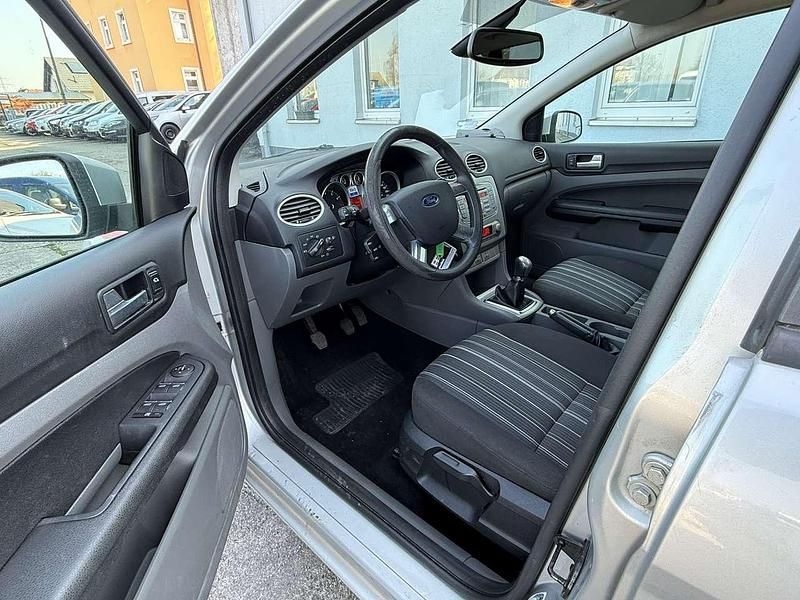 Gebraucht Ford Focus Style 125 PS (91 kW) 2008 Polarsilber metallic Kombi