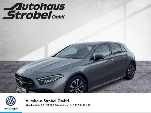 Mountaingrau metallic Gebraucht 2023 Mercedes A200 Advanced Limousine | 30.990 € (Etwas zu teuer) - Bild 1/3