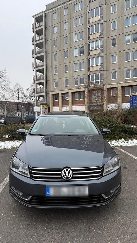 Gebraucht VW Passat 140 PS (102 kW) 2012 Silber Limousine