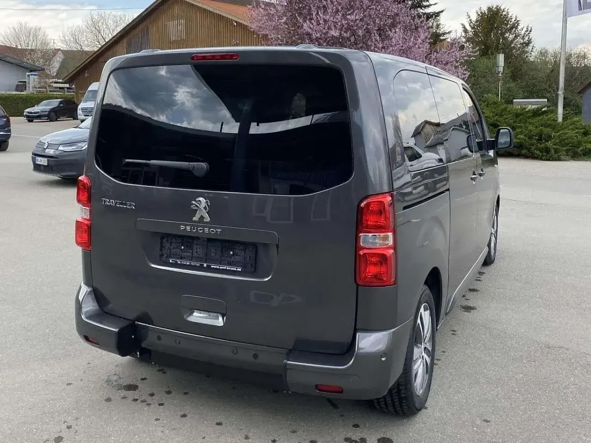 Gebraucht Peugeot Traveller Active 144 PS (105 kW) 2022 Platinium grau Van / Kleinbus