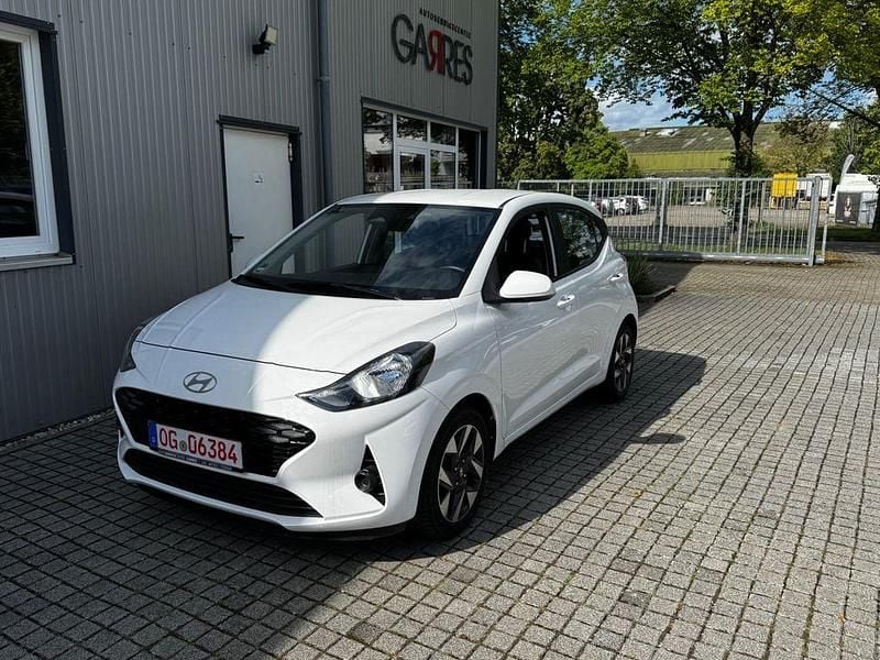 Weiß Gebraucht 2023 Hyundai i10 Trend Kleinwagen | 15.000 € (Guter Preis) - Bild 1/4
