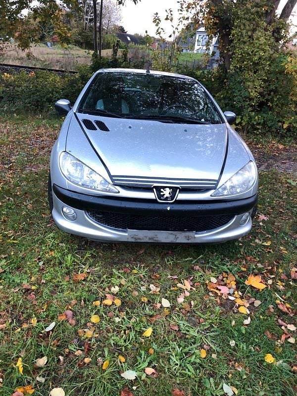Silber Gebraucht 2004 Peugeot 206 CC Cabrio | 500 € (Superpreis) - Bild 1/4