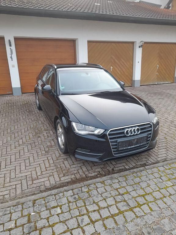 Schwarz Gebraucht 2013 Audi A3 Ambition Limousine | 10.400 € (Fairer Preis) - Bild 1/4