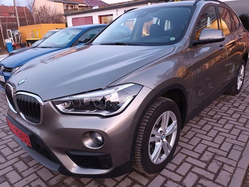 Platinsilber Gebraucht 2017 BMW X1 Advantage SUV | 19.400 € (Guter Preis) - Bild 1/4