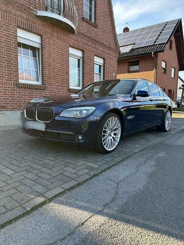 Gebraucht BMW 740 326 PS (239 kW) 2012 Blau Limousine