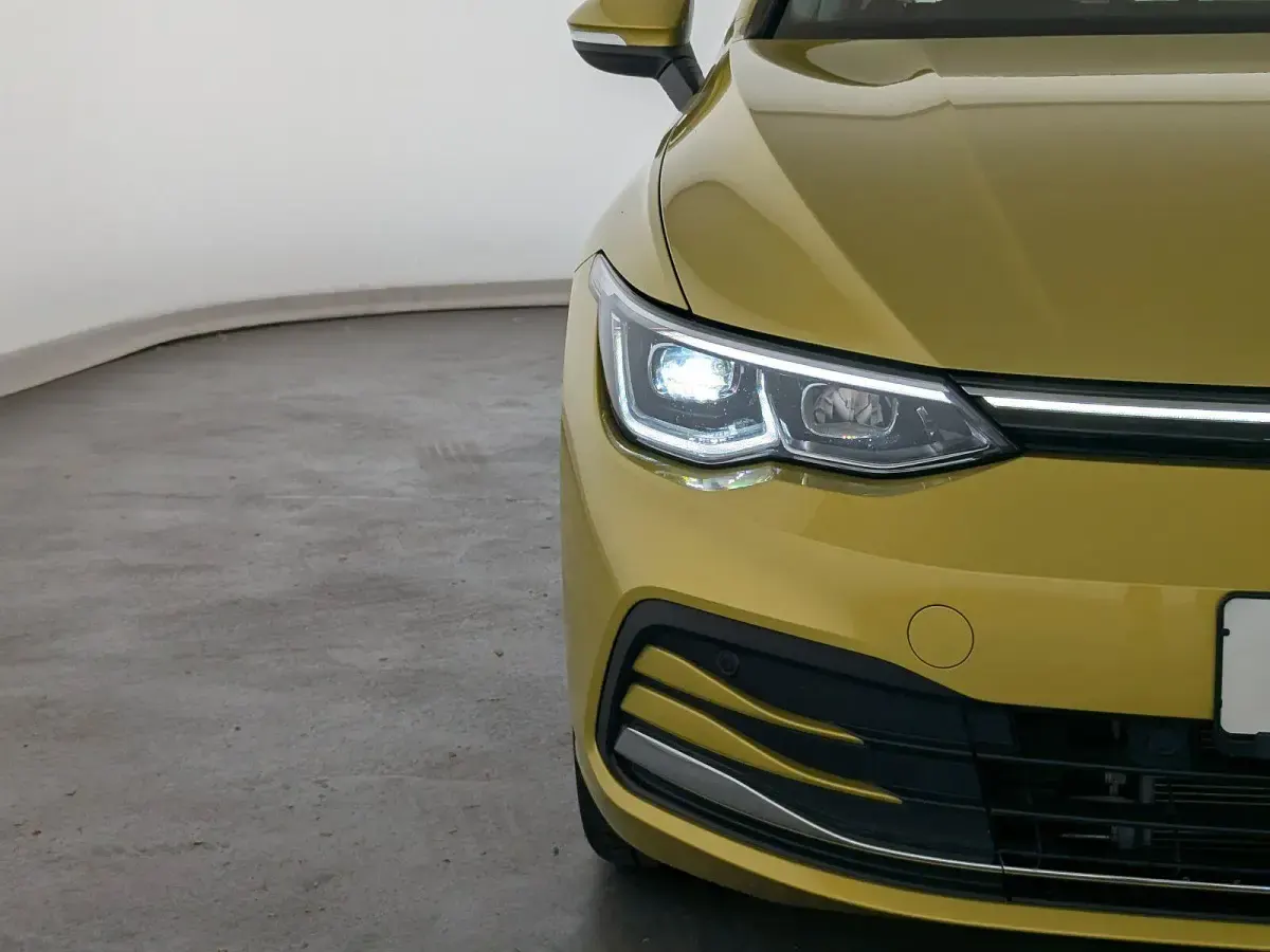 Gebraucht VW Golf VIII Style 150 PS (110 kW) 2022 Gelb Limousine