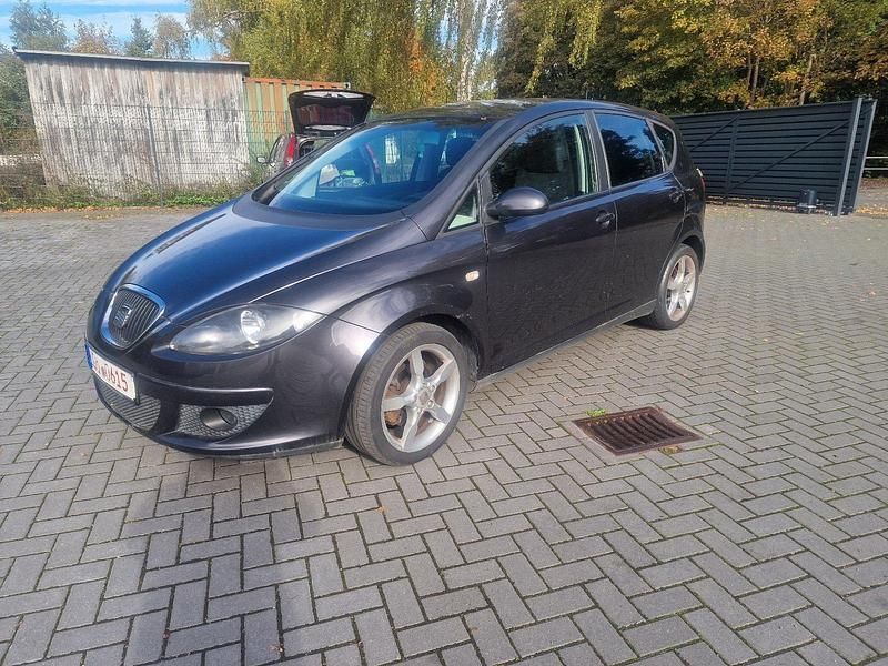 Schwarz Gebraucht 2006 Seat Altea Van / Kleinbus | 3.499 € (Etwas zu teuer) - Bild 1/4