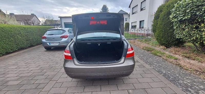 Gebraucht Mercedes E200 Elegance 136 PS (100 kW) 2011 Grau Limousine