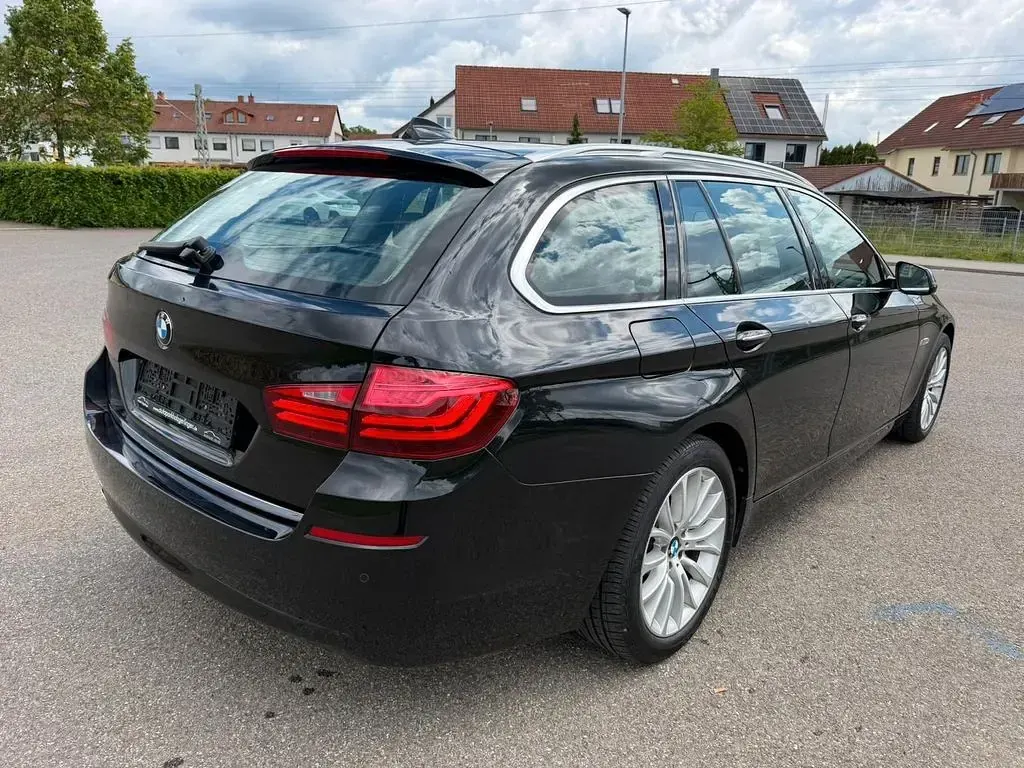 Gebraucht BMW 525 Comfort Edition 218 PS (160 kW) 2014 Saphirschwarz Kombi