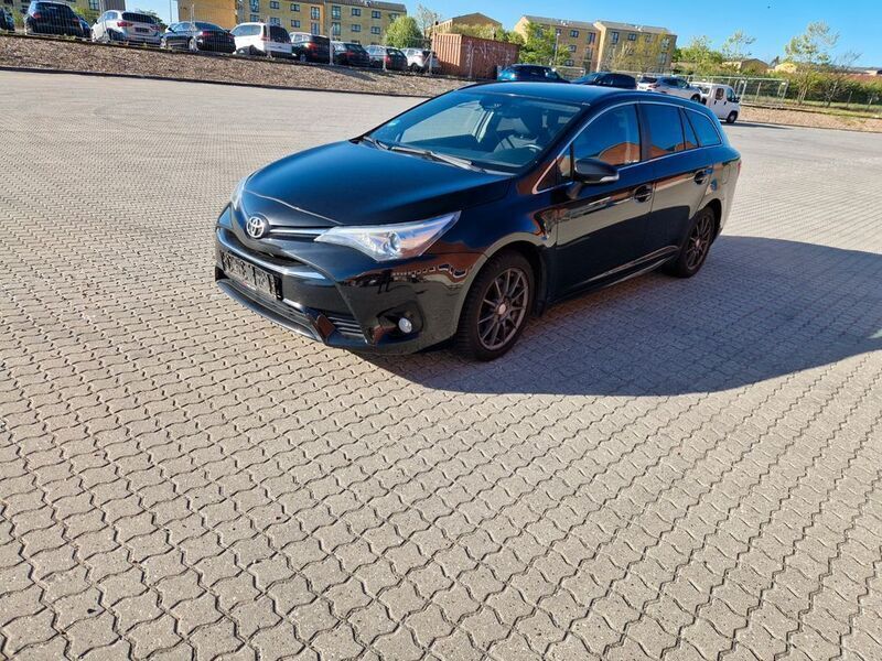 Schwarz Gebraucht 2016 Toyota Avensis Comfort Kombi | 6.700 € (Etwas zu teuer) - Bild 1/4