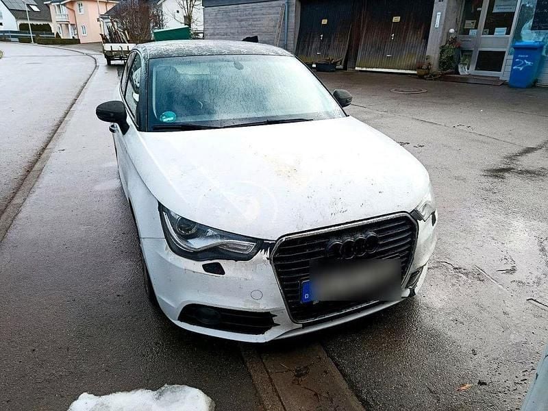 Weiß Gebraucht 2013 Audi A1 Sportback S-Line Kleinwagen | 5.500 € (Superpreis) - Bild 1/4