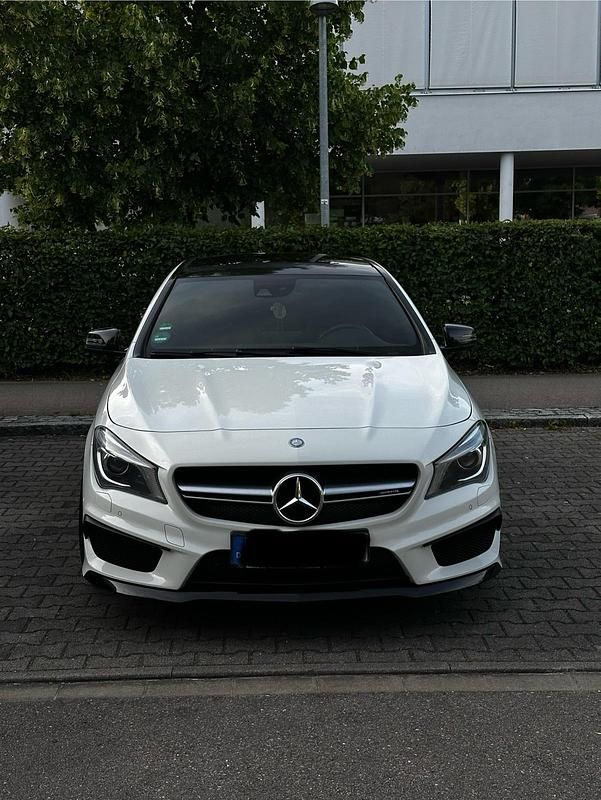 Weiß Gebraucht 2015 Mercedes CLA45 AMG Shooting Brake AMG Kombi | 24.000 € (Teuer) - Bild 1/4
