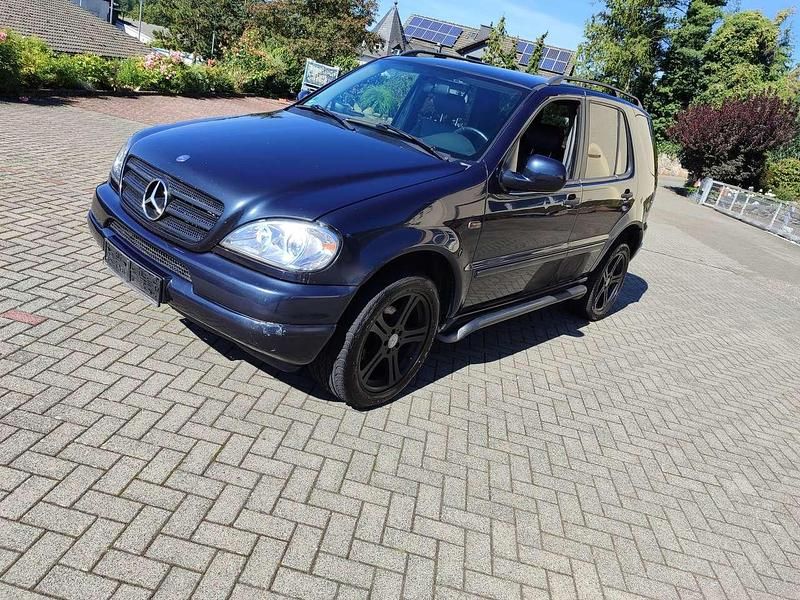 Gebraucht Mercedes ML430 272 PS (200 kW) 1998 Blau SUV