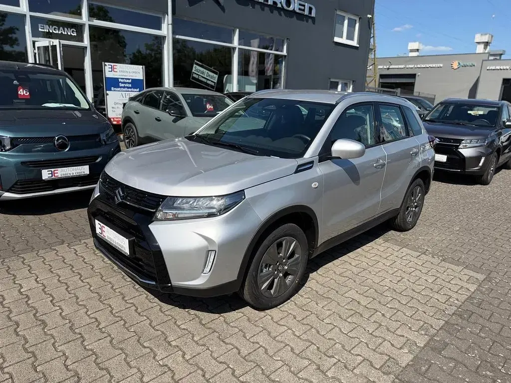 Neu Suzuki Vitara Club 110 PS (80 kW) 2026 Silber SUV
