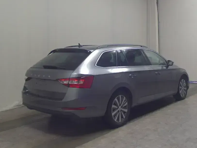 Gebraucht Skoda Superb Ambition 200 PS (147 kW) 2022 Graphitegrau metallic Kombi