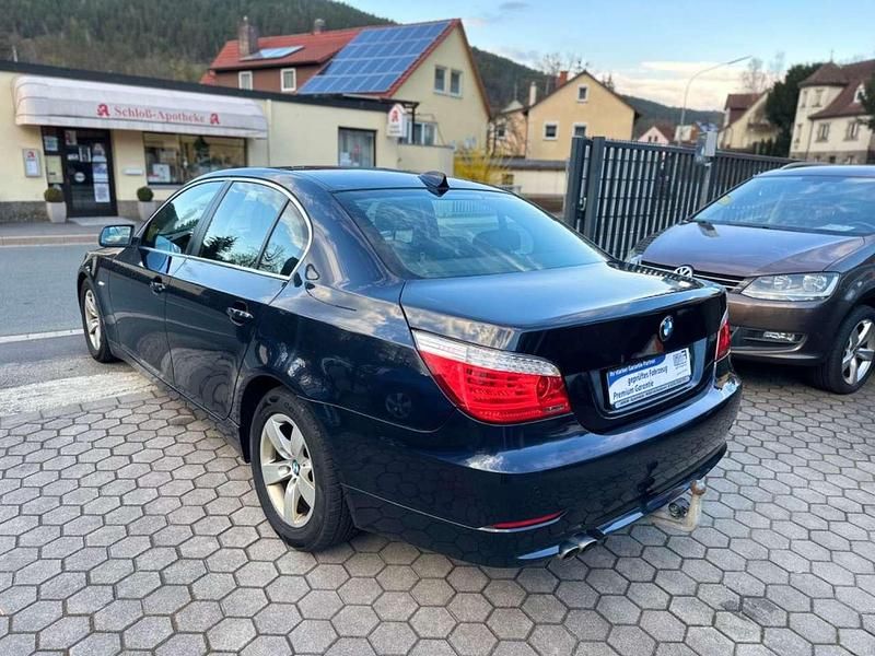 Gebraucht BMW 525 Sport Line 197 PS (144 kW) 2009 Blau Limousine