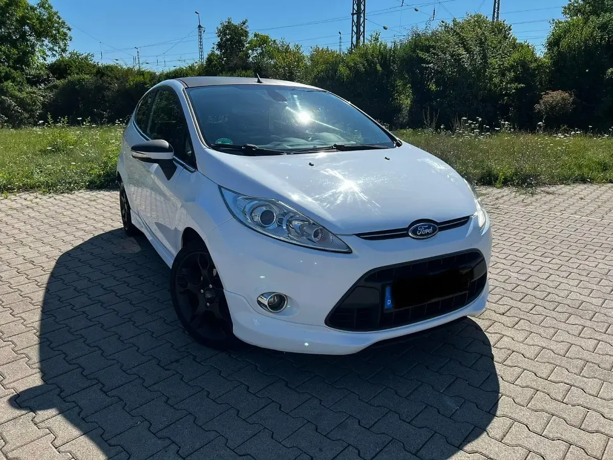 Gebraucht Ford Fiesta Titanium 120 PS (88 kW) 2011 Weiß Limousine