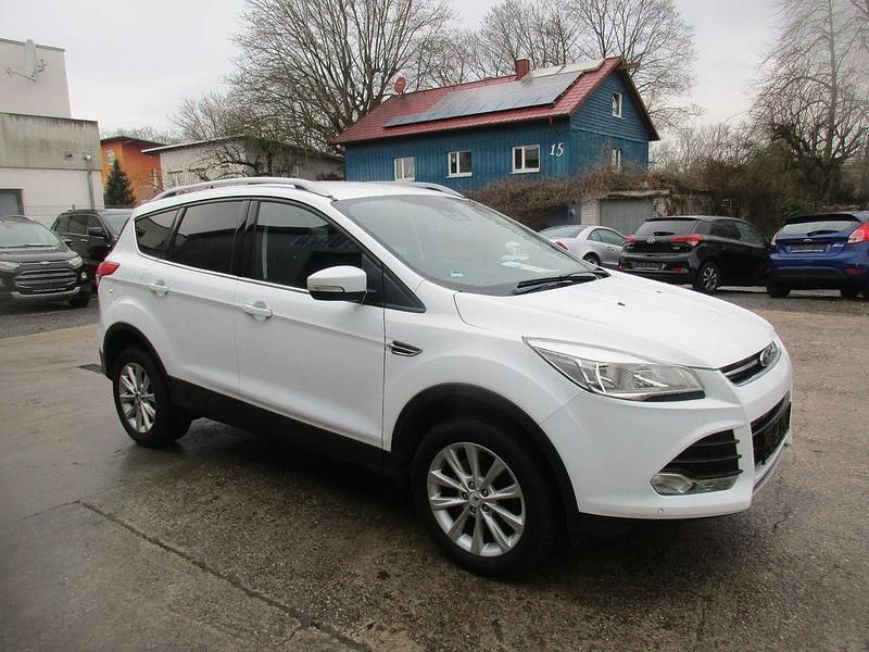 Gebraucht Ford Kuga Titanium 182 PS (133 kW) 2016 Weiß SUV