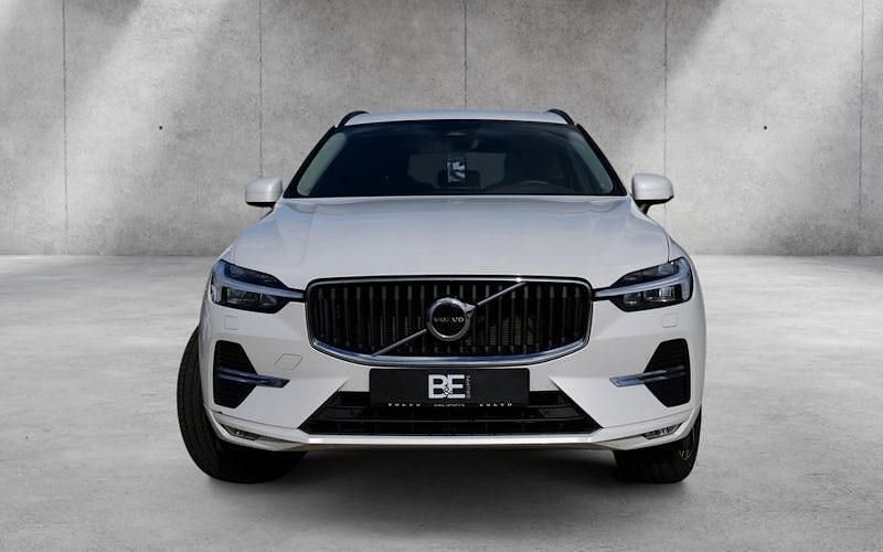 Gebraucht Volvo XC60 Core 197 PS (144 kW) 2023 Weiß SUV