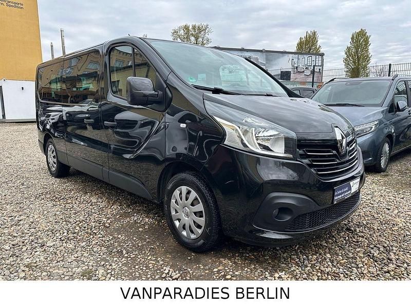 Second-hand Renault Trafic Expression 125 CP (91 kW) 2016 Negru Monovolum