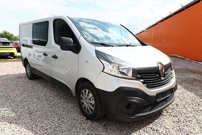 Gebraucht Renault Trafic Komfort 145 PS (106 kW) 2018 Silber Van / Kleinbus