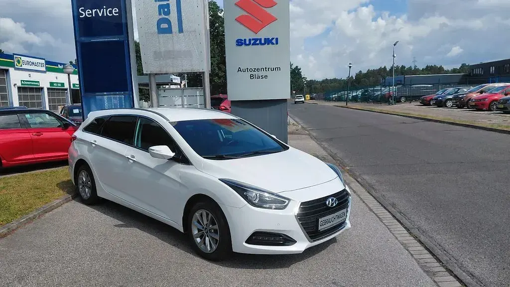 Gebraucht Hyundai i40 Trend 141 PS (103 kW) 2016 Weiß Kombi