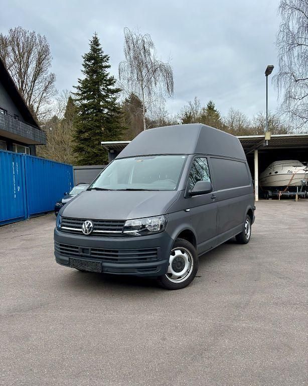 Gebraucht VW Transporter 150 PS (110 kW) 2018 Grau Van
