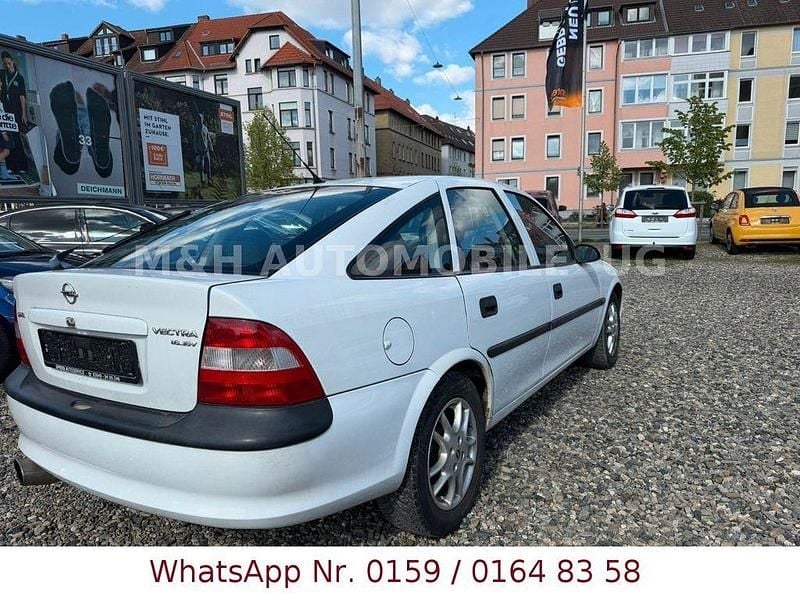 Gebraucht Opel Vectra 101 PS (74 kW) 1997 Weiß Limousine