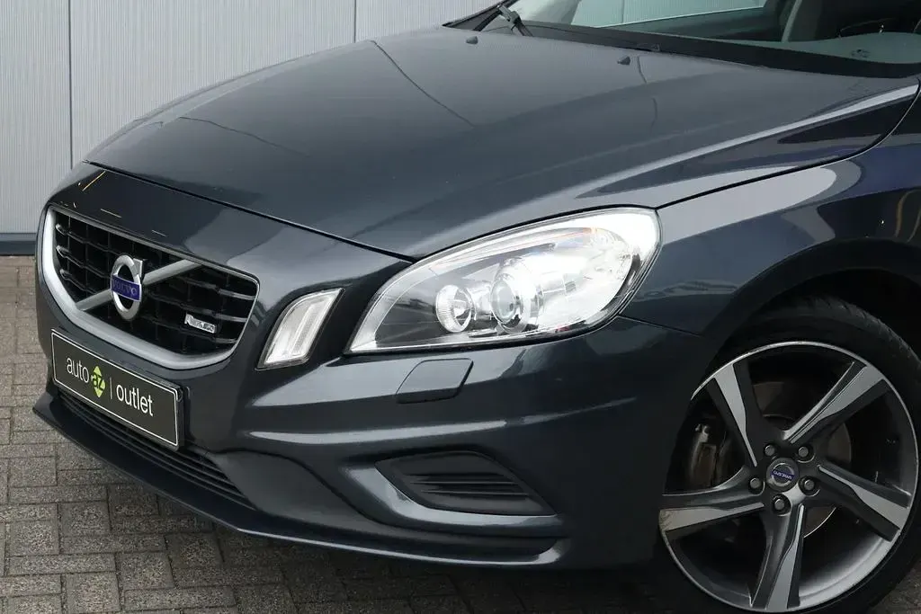Gebraucht Volvo V60 R-Design 239 PS (175 kW) 2013 Grau Kombi