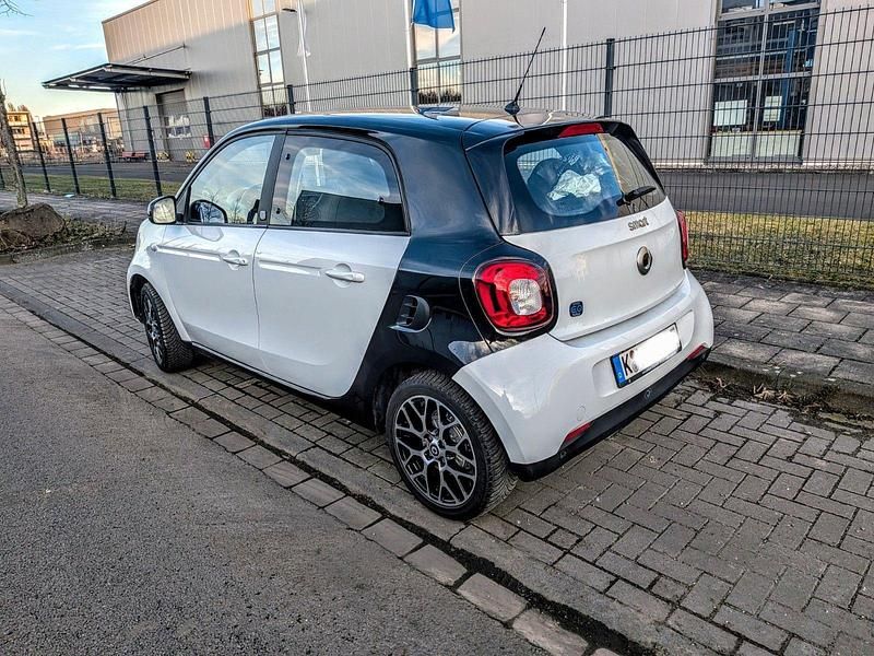 Gebraucht Smart ForFour Electric Drive 60 kW (82 PS) 2021 Weiß Kleinwagen