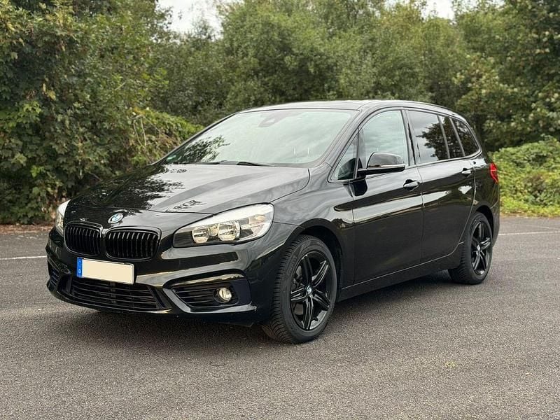 Schwarz Gebraucht 2016 BMW 218 Gran Tourer Sport Line Van / Kleinbus | 10.900 € (Guter Preis) - Bild 1/4