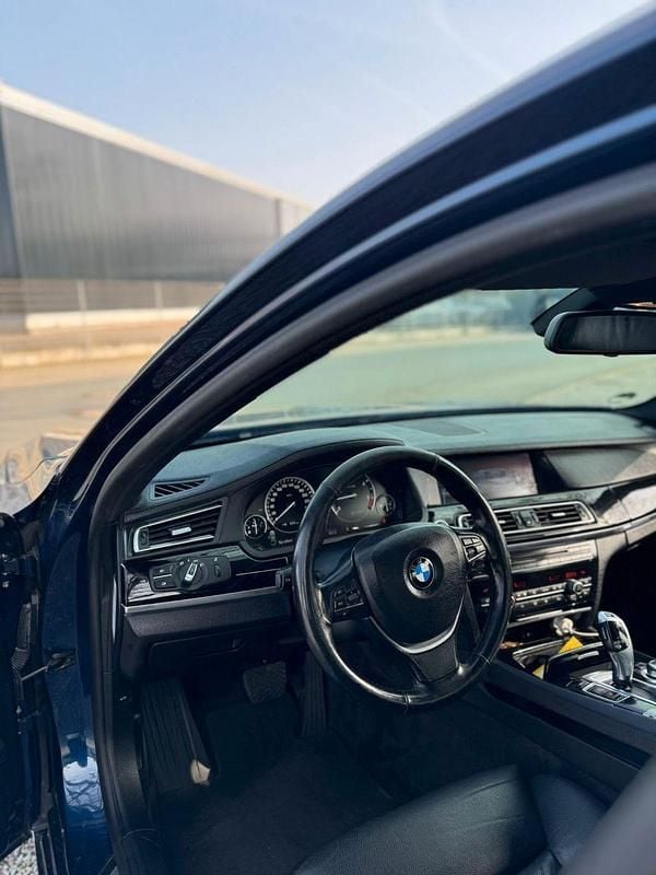 Gebraucht BMW 740 326 PS (239 kW) 2010 Blau Limousine