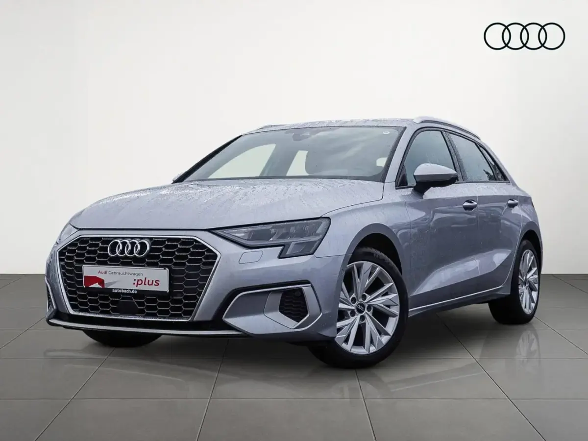 Usado Audi A3 Advanced Plus 116 CV (85 kW) 2021 Plateado Berlina