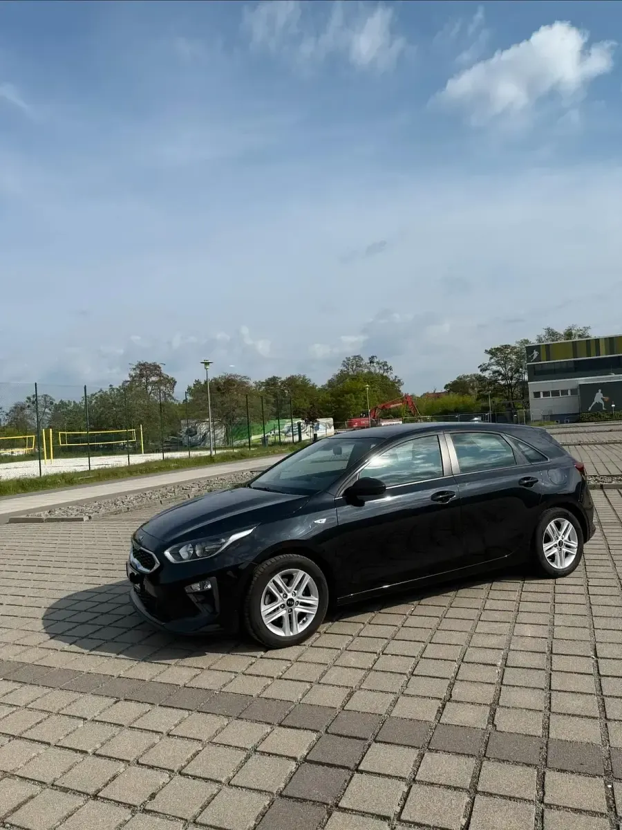 Usado Kia Ceed Edition 7 100 CV (73 kW) 2020 Negro Utilitario
