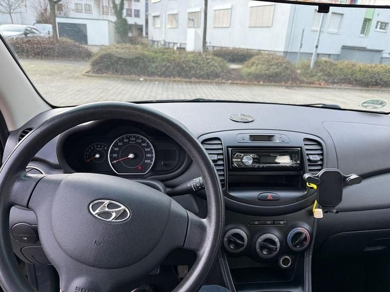 Gebraucht Hyundai i10 Edition 70 PS (51 kW) 2012 Schwarz Kleinwagen