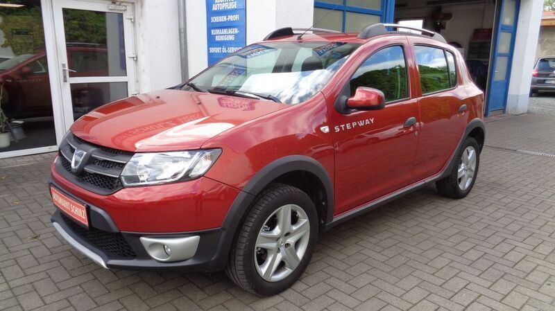 Rot Gebraucht 2014 Dacia Sandero Prestige Kleinwagen | 7.950 € (Fairer Preis) - Bild 1/4